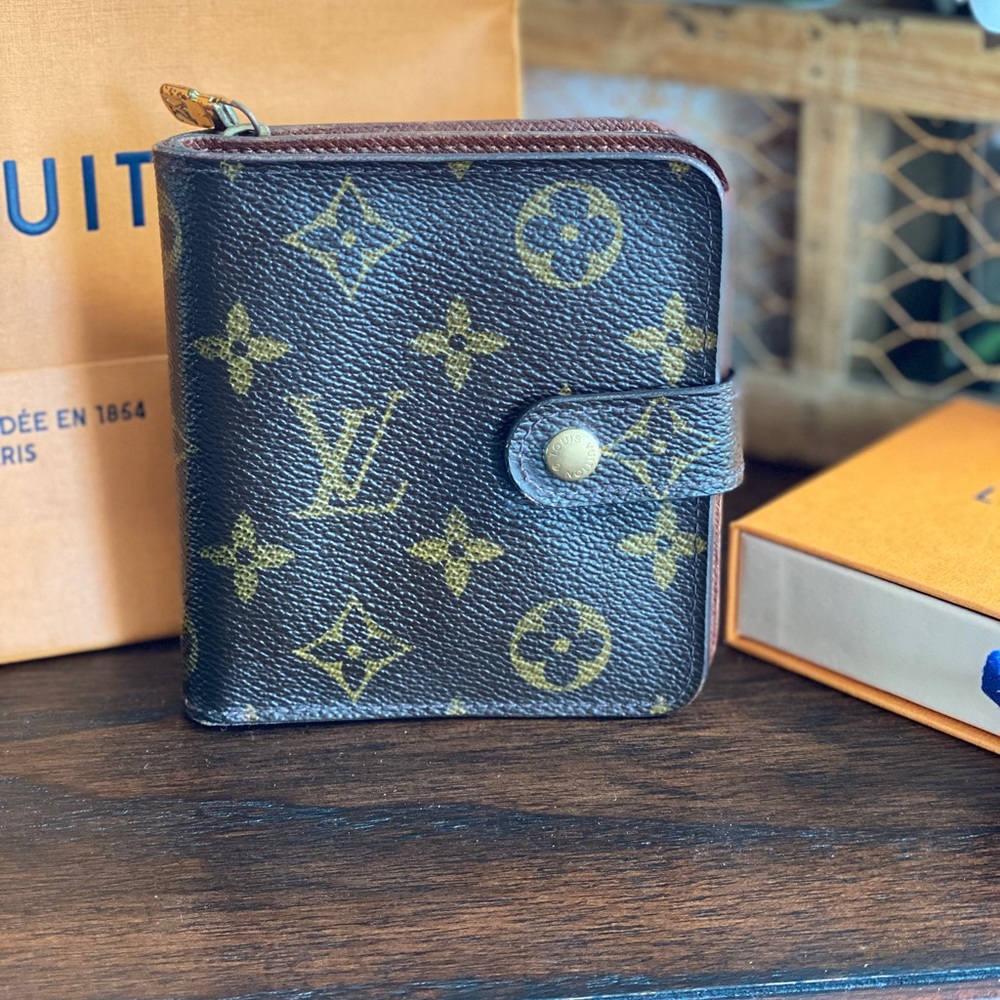 Louis Vuitton Compact Zippy Wallet - Picture 2 of 8